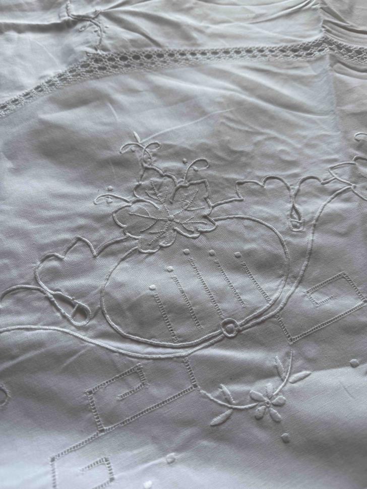 Круглая скатерть начала ХХ века