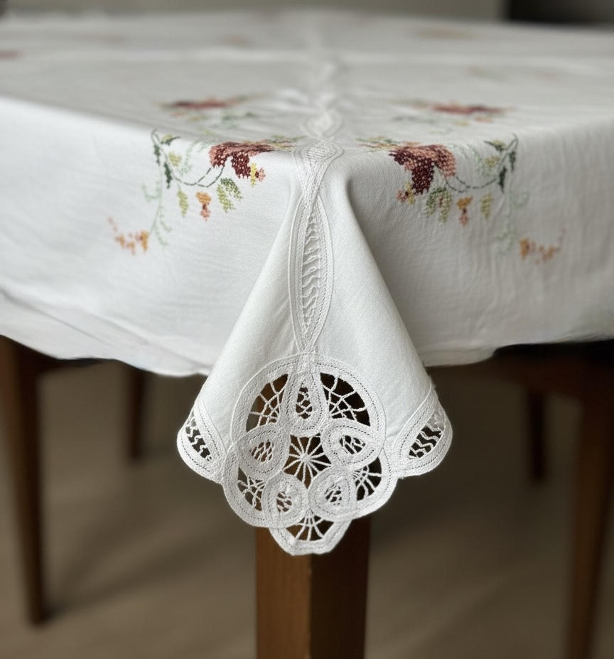 Большая банкетная скатерть с вышивкой + 6 салфеток