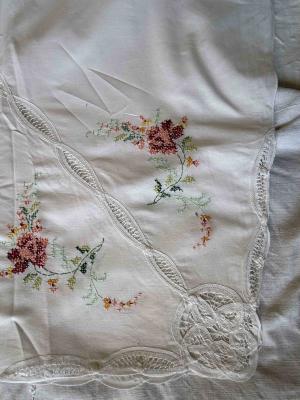 Большая банкетная скатерть с вышивкой + 6 салфеток
