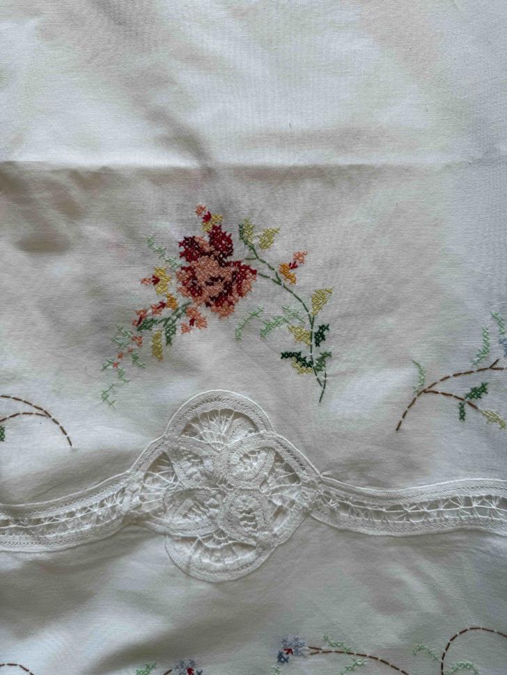 Большая банкетная скатерть с вышивкой + 6 салфеток