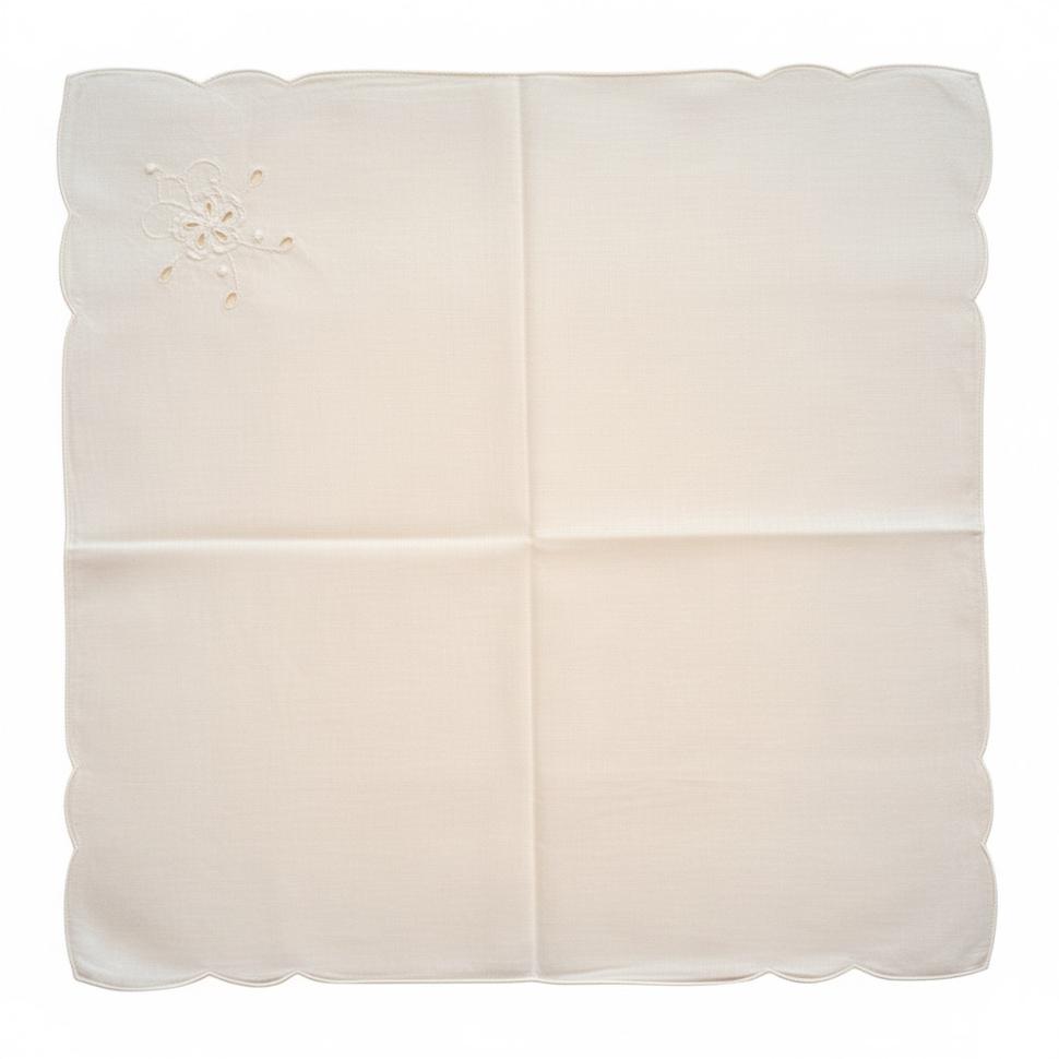 6 белых салфеток с вышивкой 