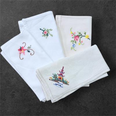 12 разных столовых салфеток с вышивкой ручной работы