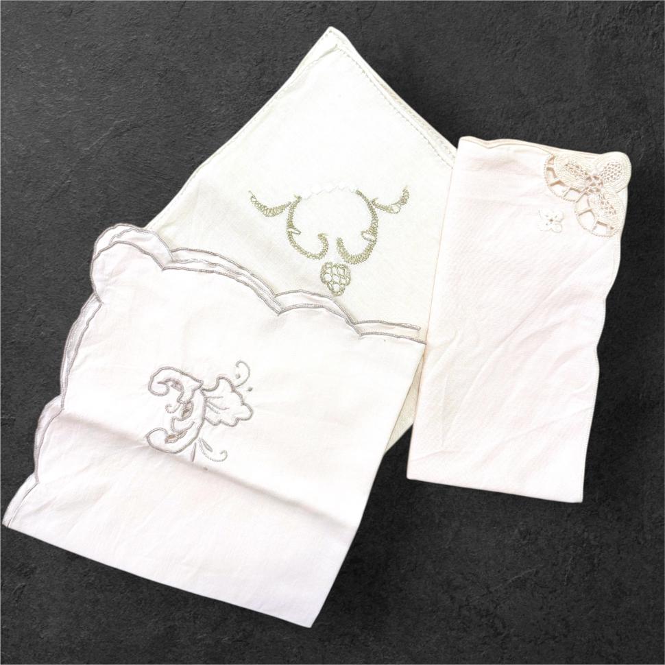 12 разных столовых салфеток с вышивкой ручной работы