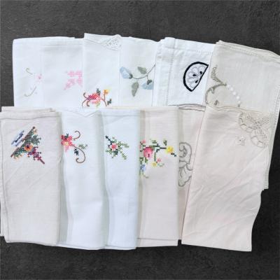 12 разных столовых салфеток с вышивкой ручной работы