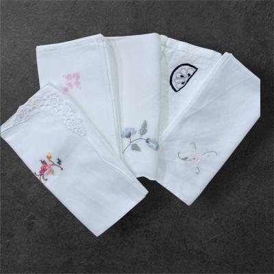 12 разных столовых салфеток с вышивкой ручной работы