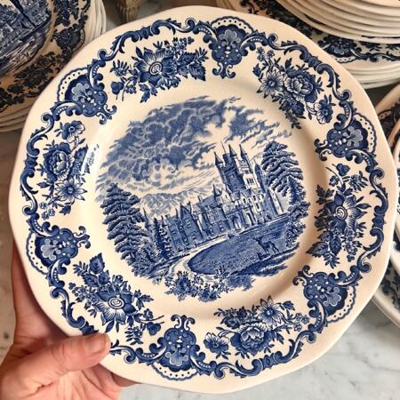 Сервиз  из 23 тарелок Royal Homes of Britain Enoch Wedgwood