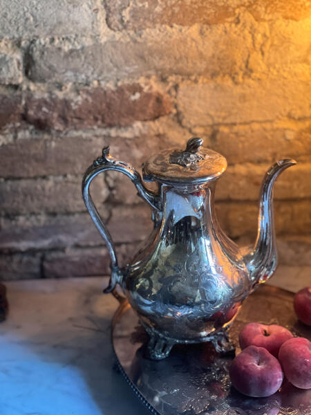 Silver-plated teapot, England, 19th century