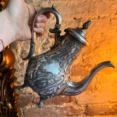 Teapot, silver plated, James Deakin and Sons, England, 1880 ca.