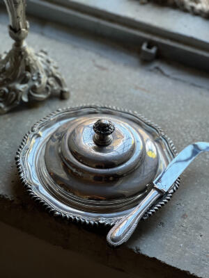 Serving bowl with lid, silver-plated metal, Italy, early 20th century