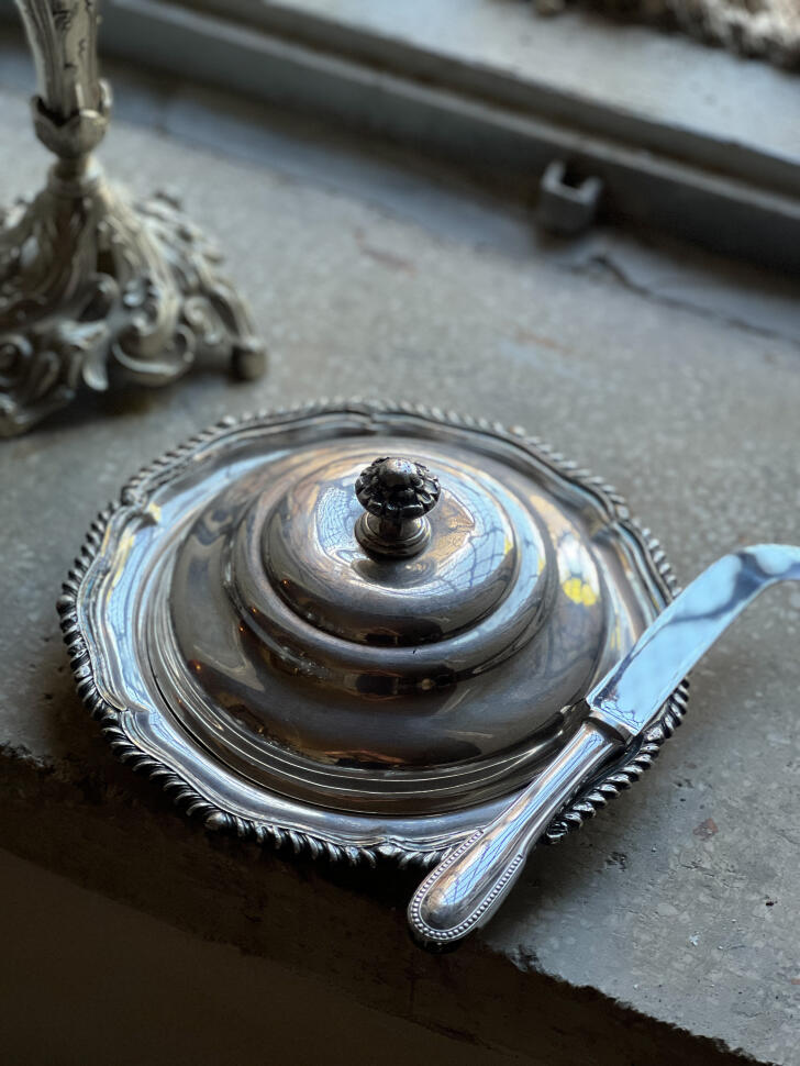 Сервировочная чаша с крышкой, посеребрённый металл, Италия, начало XX века