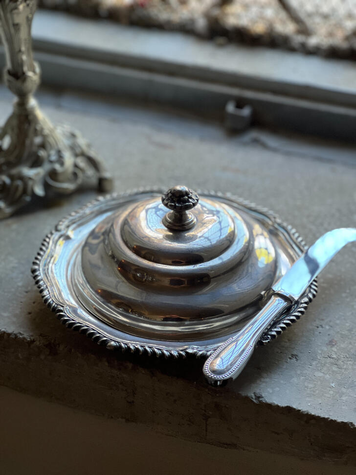 Сервировочная чаша с крышкой, посеребрённый металл, Италия, начало XX века