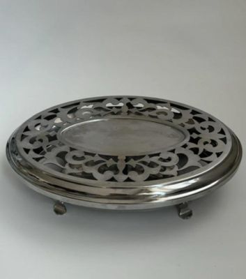 Set of 2 ps worming stands 