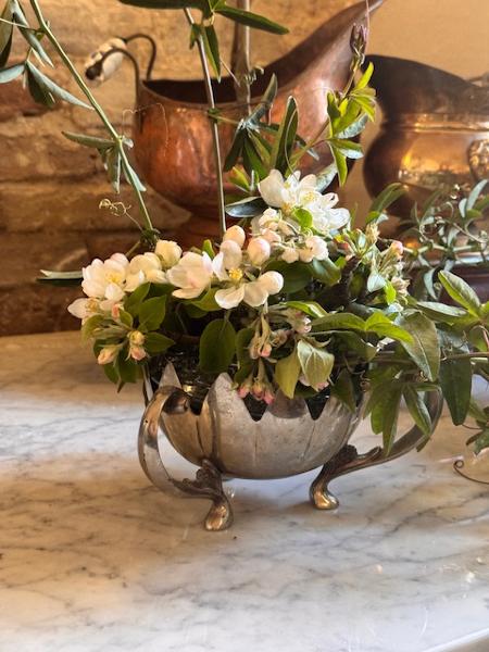 Rose bowl in a metal vase 